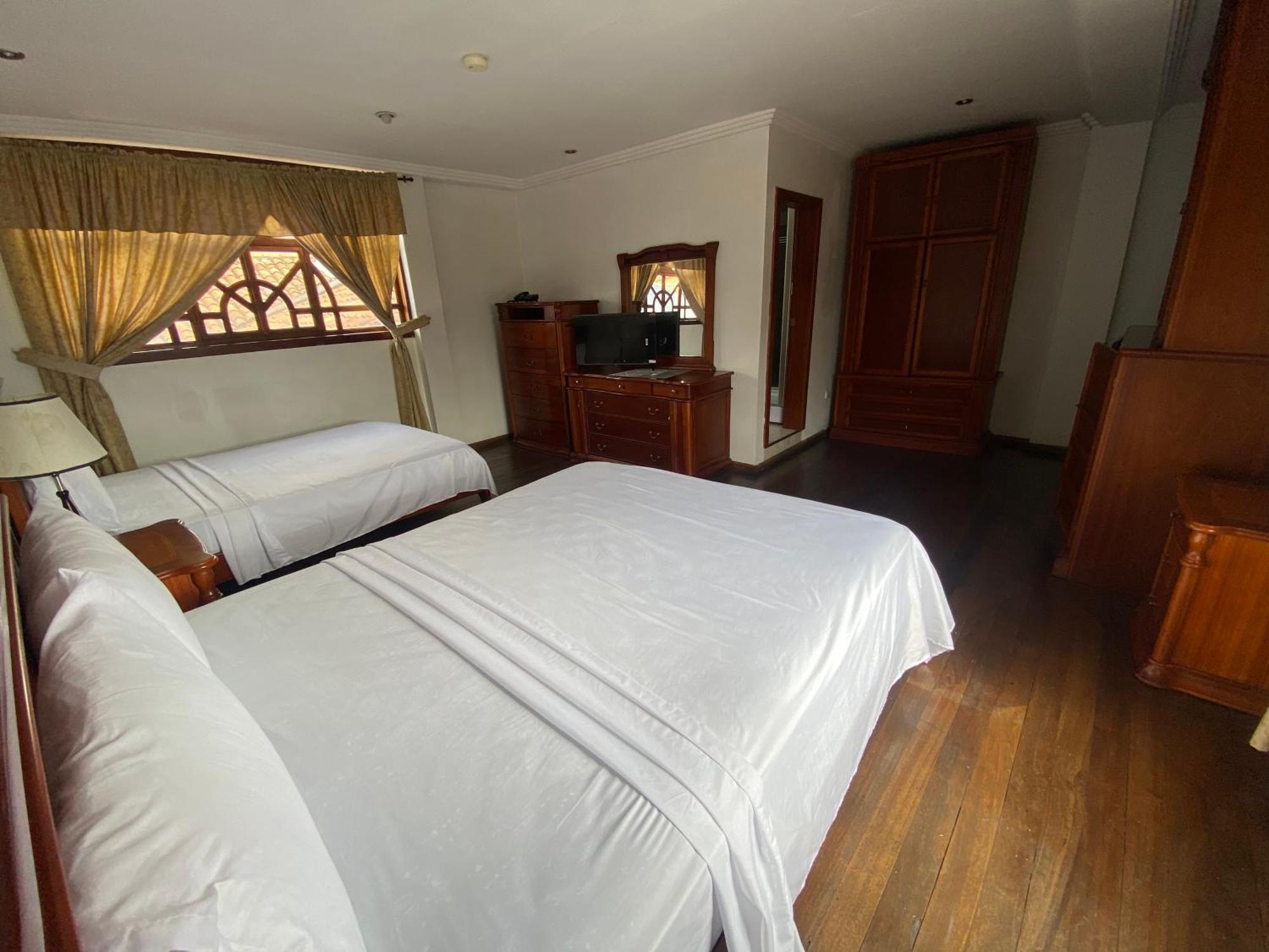 Hotel Coronel Cuenca Exterior photo